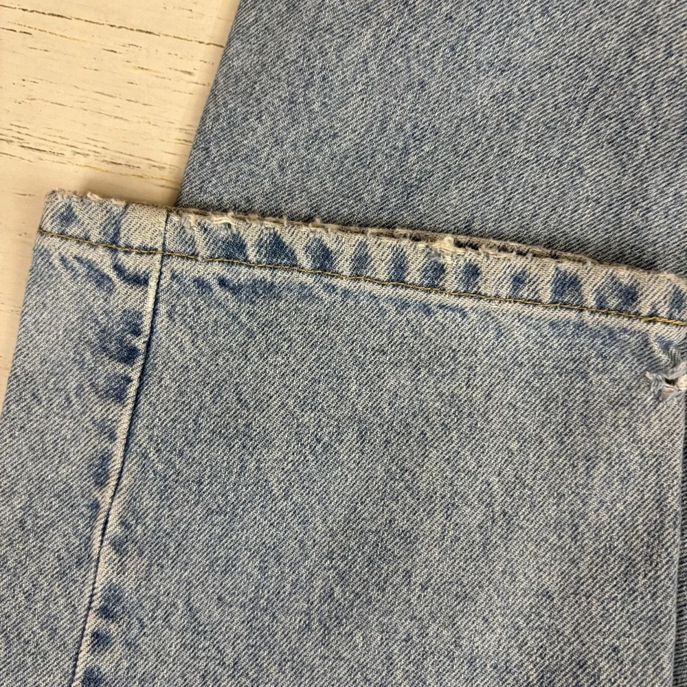 Vintage Levi's 550 Relaxed Tapered Jeans Student Fit 10 Husky 33X28 Light Wash